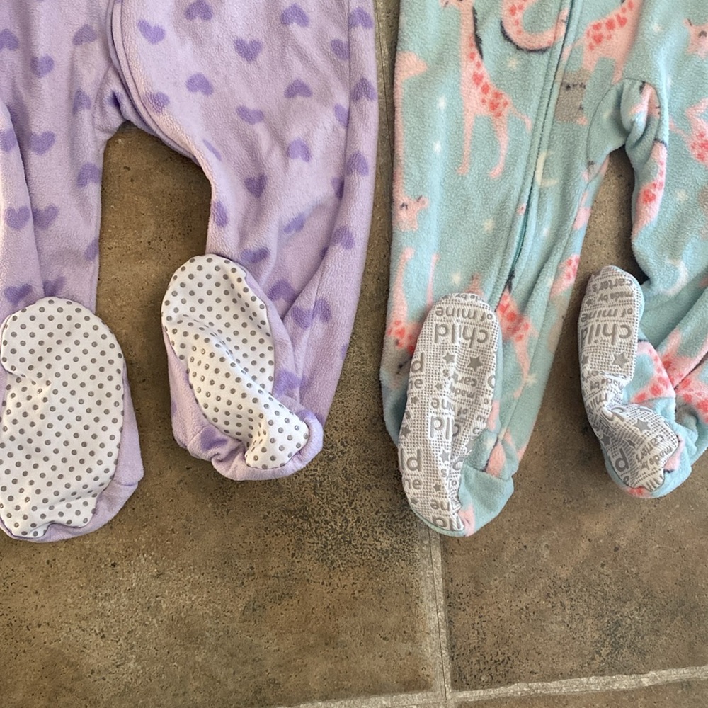 2T pajama bundle - Picture 4 of 6